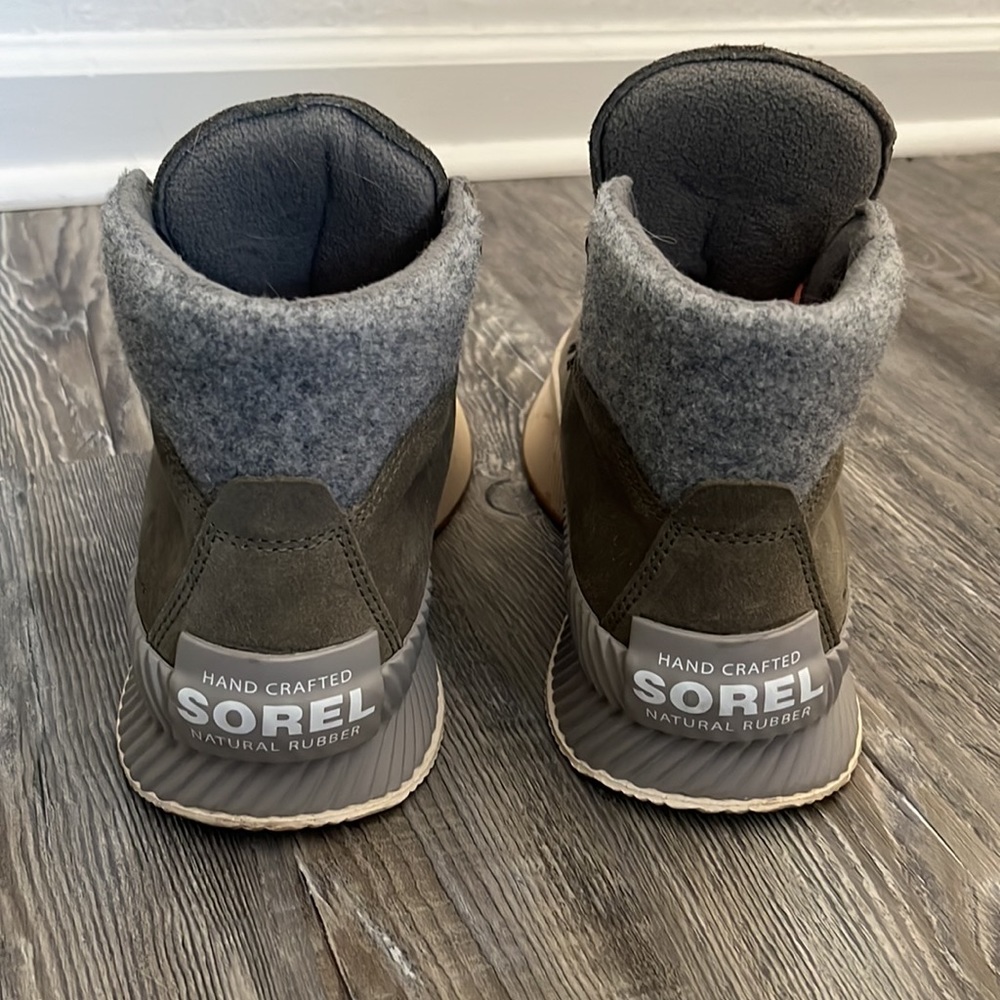 Sorel boots - Picture 3 of 5